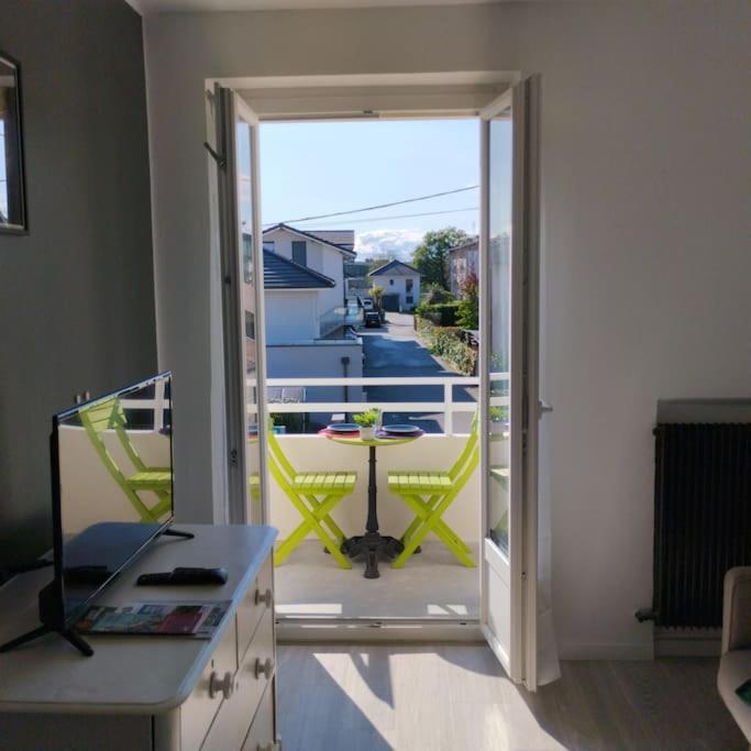 Appartement Verdoyant Au Bord Du Lac Leman Entre Evian Et Thonon Dans Une Villa Publier Buitenkant foto