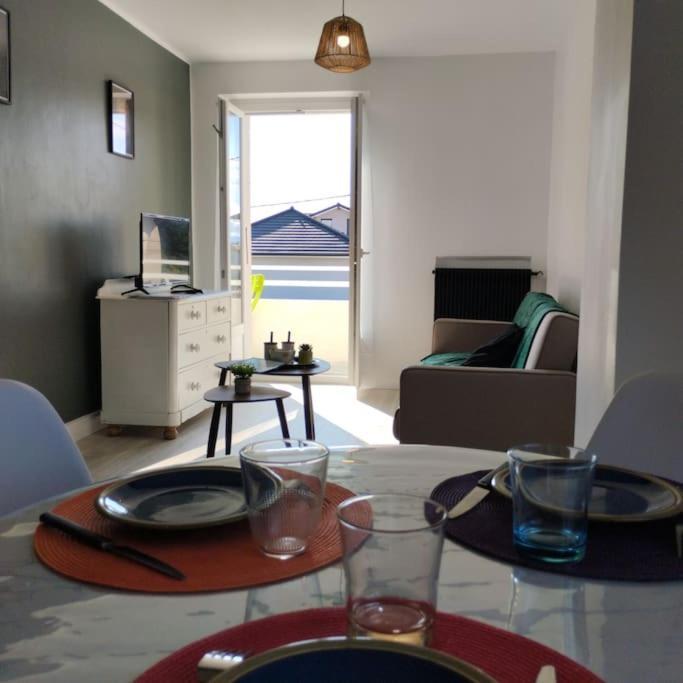 Appartement Verdoyant Au Bord Du Lac Leman Entre Evian Et Thonon Dans Une Villa Publier Buitenkant foto