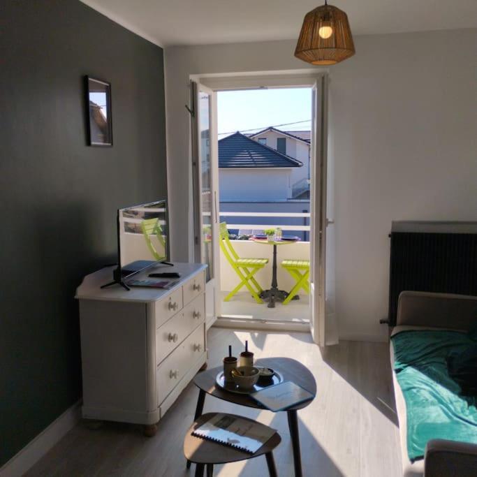 Appartement Verdoyant Au Bord Du Lac Leman Entre Evian Et Thonon Dans Une Villa Publier Buitenkant foto