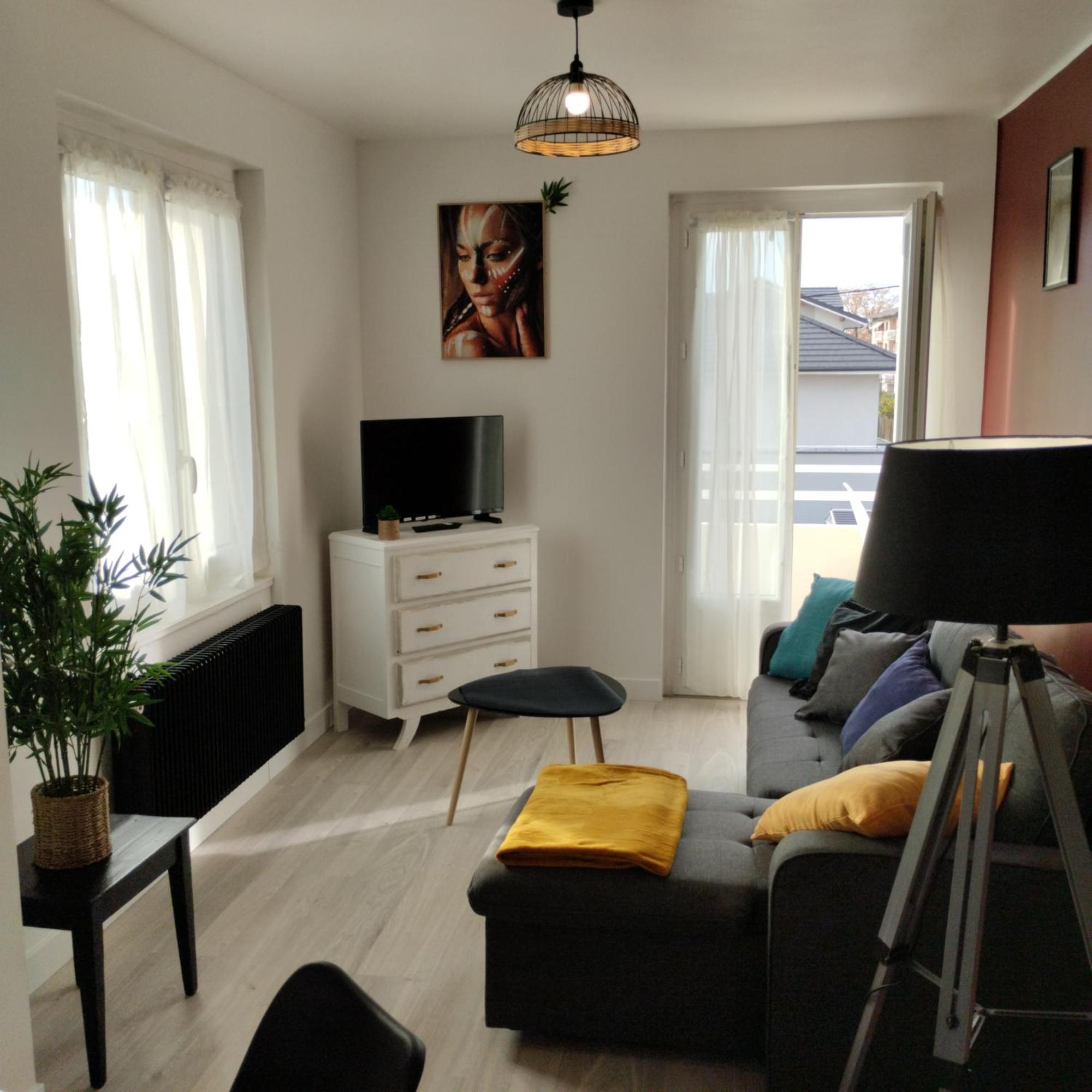 Appartement Verdoyant Au Bord Du Lac Leman Entre Evian Et Thonon Dans Une Villa Publier Buitenkant foto