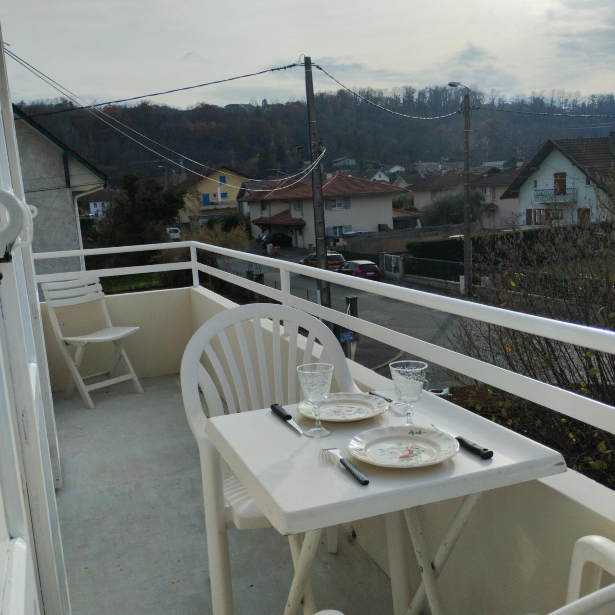 Appartement Verdoyant Au Bord Du Lac Leman Entre Evian Et Thonon Dans Une Villa Publier Buitenkant foto
